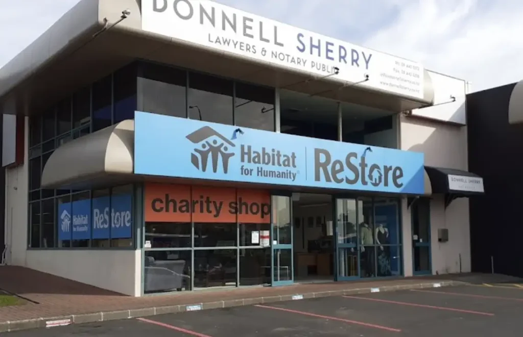  North Shore's Habitat for Humanity ReStore Shop