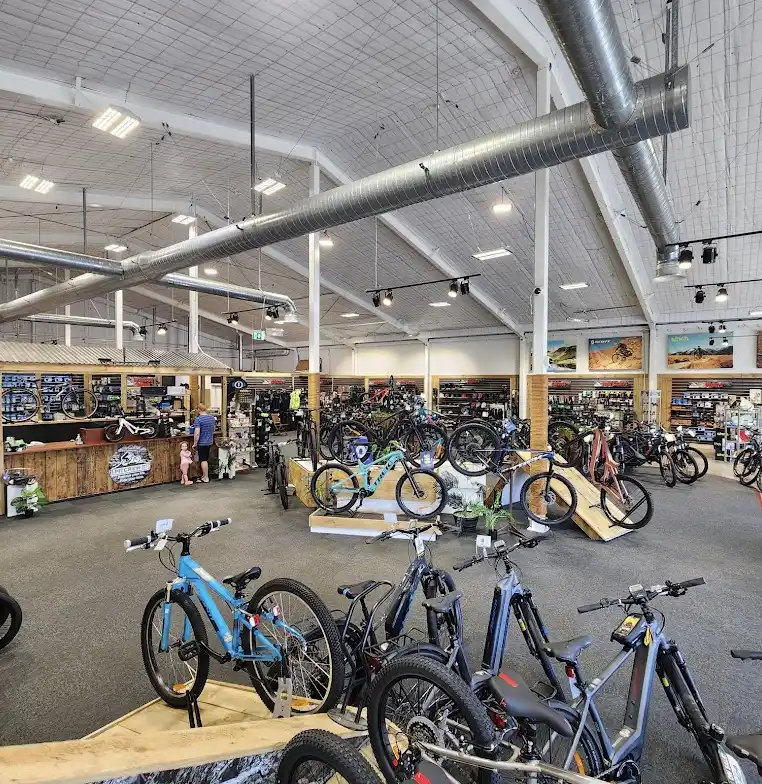 Pitcrew Bike Store in North Shore